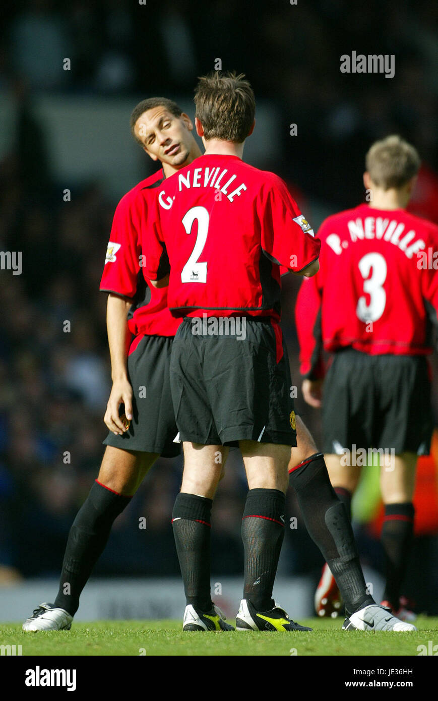 Rio Ferdinand Gary Neville Leeds Utd V Manchester Utd Elland Road Leeds England 18 October 03 Stock Photo Alamy Rio Ferdinand Gary Neville Leeds Utd V Manchester Utd Elland Road Leeds England 18 October 03 Stock Photo Alamy