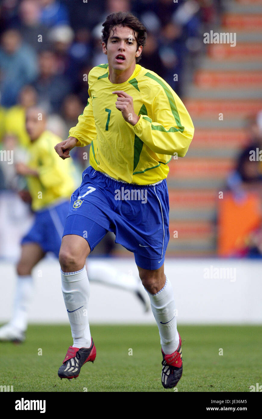 KAKA BRAZIL & AC MILAN WALKERS STADIUM LEICESTER ENGLAND 12