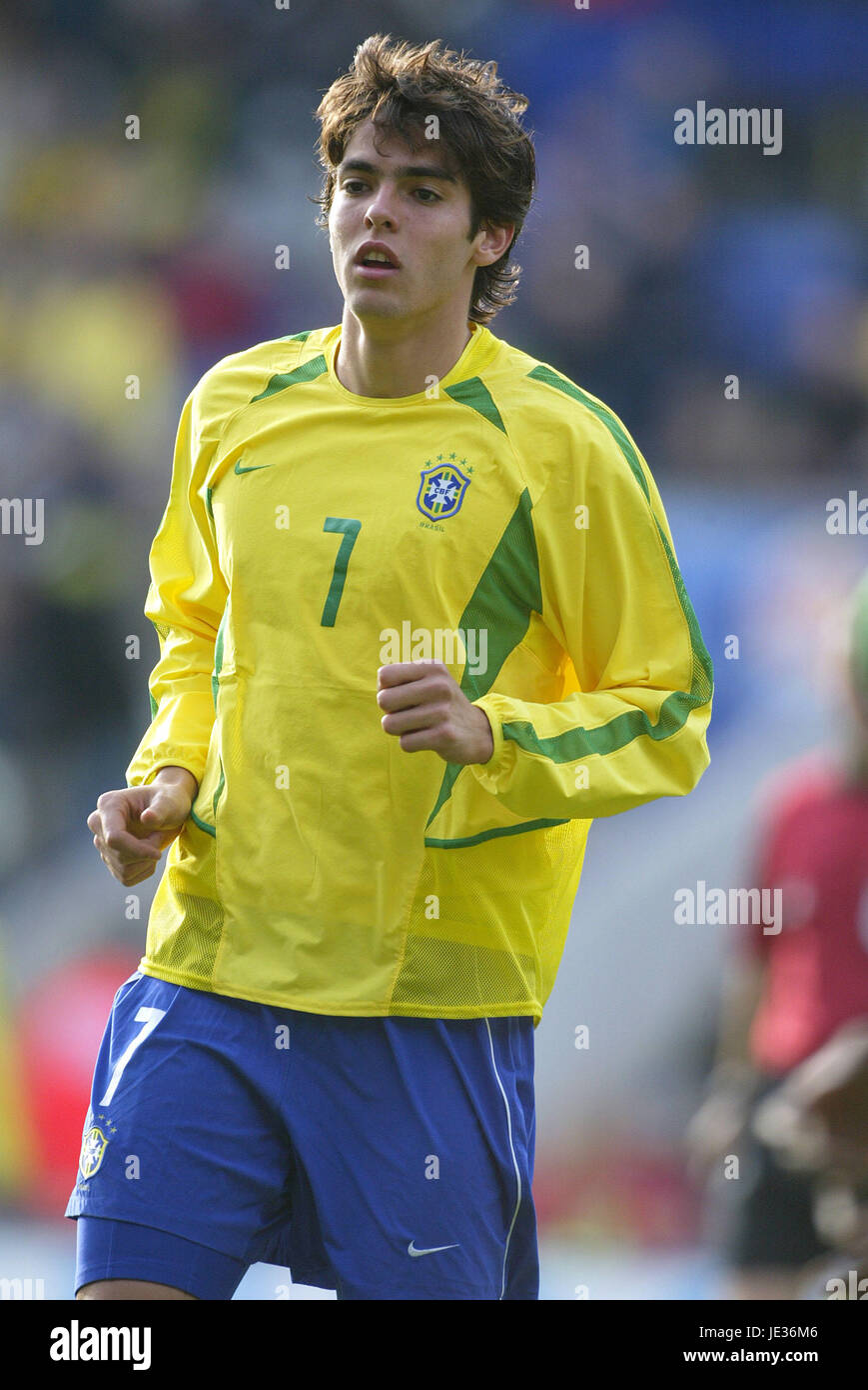 ROQUE JUNIOR BRAZIL & LEEDS UNITED FC WALKERS STADIUM LEICESTER ENGLAND 12  October 2003 Stock Photo - Alamy