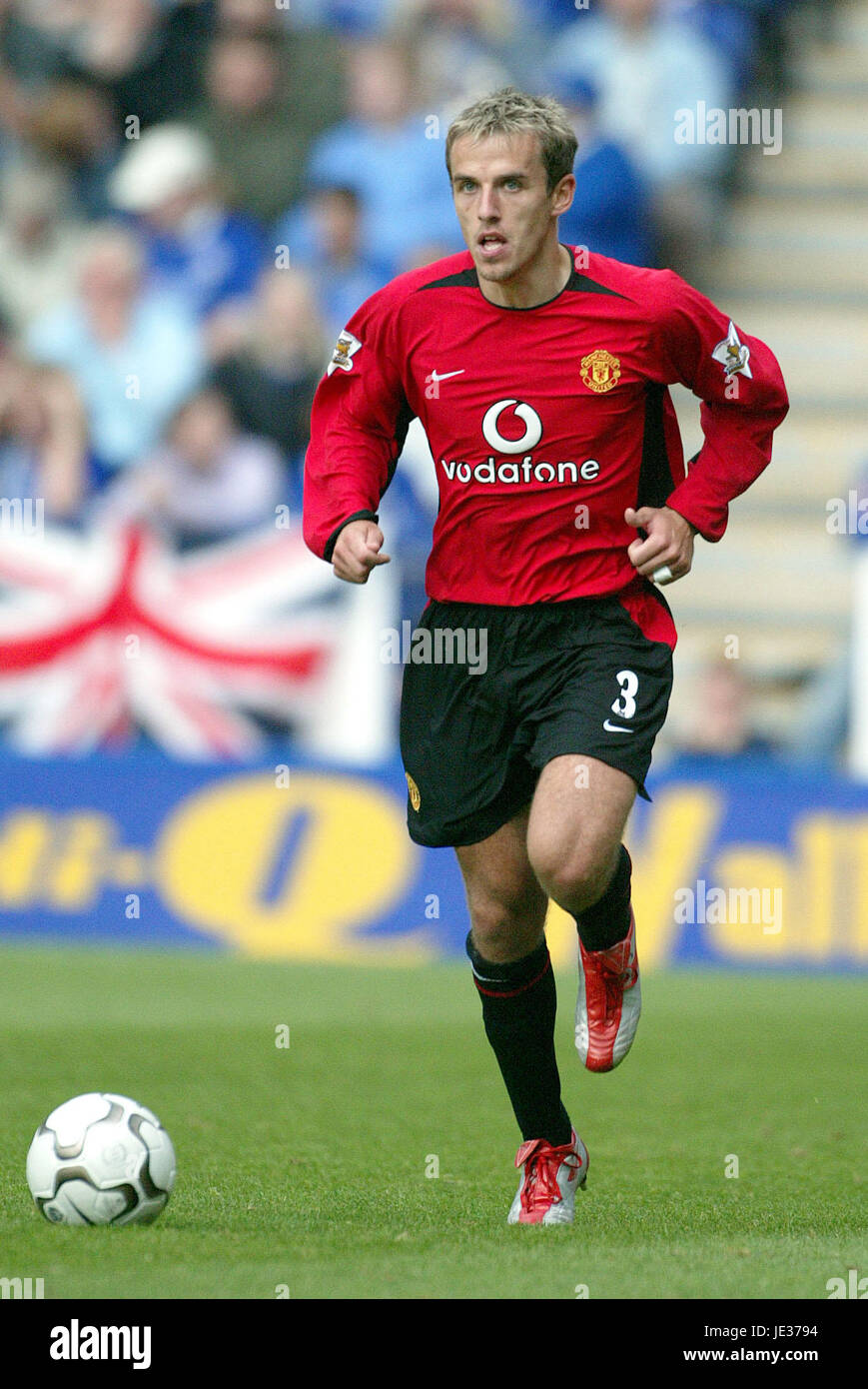 PHILIP NEVILLE MANCHESTER UNITED FC WALKERS STADIUM LEICESTER ENGLAND