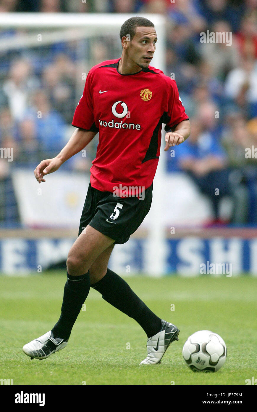 RIO FERDINAND MANCHESTER UTD FC WALKERS STADIUM LEICESTER ENGLAND