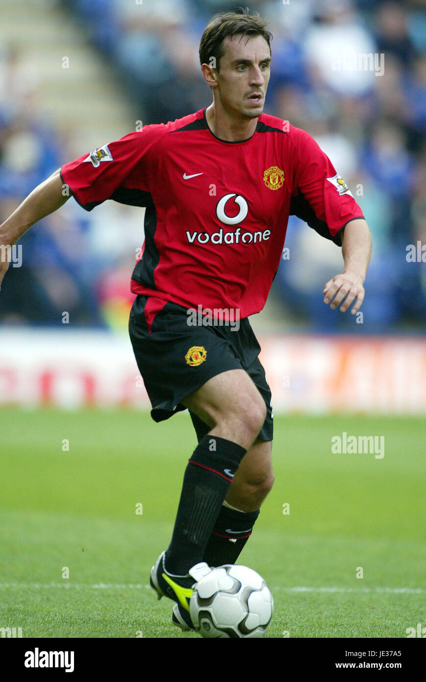 GARY NEVILLE MANCHESTER UNITED FC WALKERS STADIUM LEICESTER ENGLAND 27