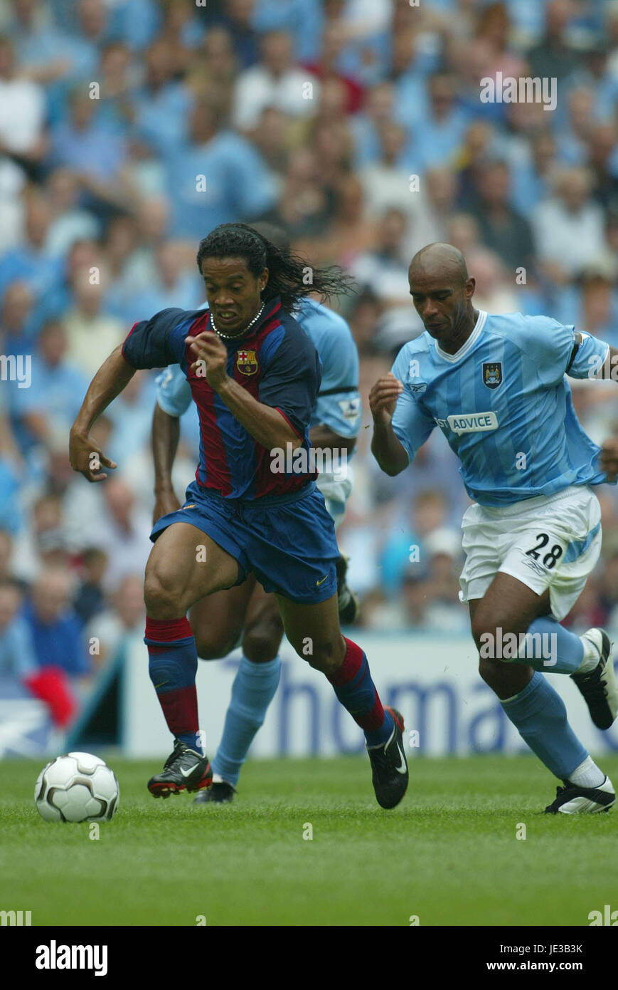 ronaldinho-trevor-sinclair-manchester-city-v-barcelona-city-of-manchester-JE3B3K.jpg