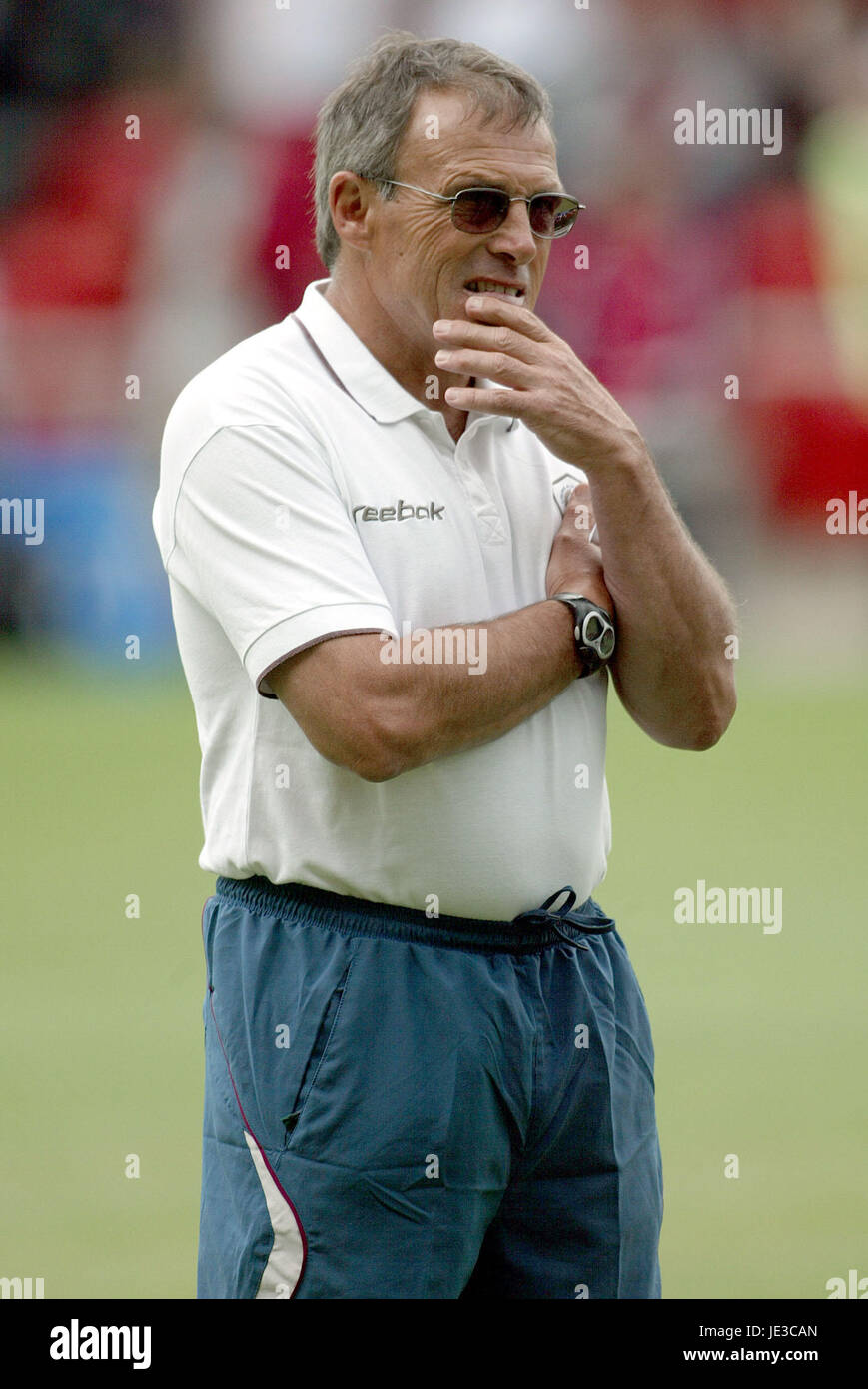 DARIO GRADI CREWE MANAGER CREWE ENGLAND 19 July 2003 Stock Photo Alamy