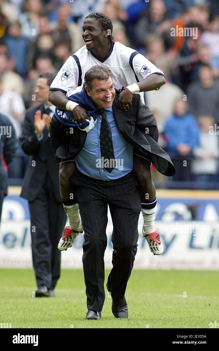 Sam Allardyce Bernard Mendy Bolton Wanderers Fc Reebok Stadium Stock Photo Alamy