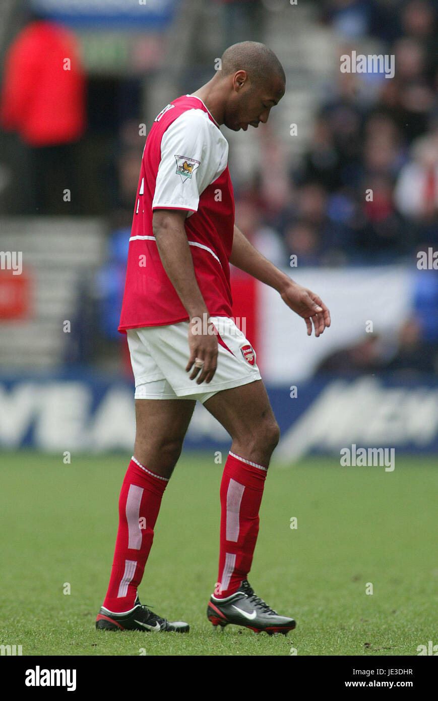 Arsenal's Thierry Henry (top) Out-jumps Bolton Wanderers Tuncay Sanli  During The Barclays Premier League Match At The Reebok Stadium, Bolton  Stock Photo Alamy | conagi.com.br