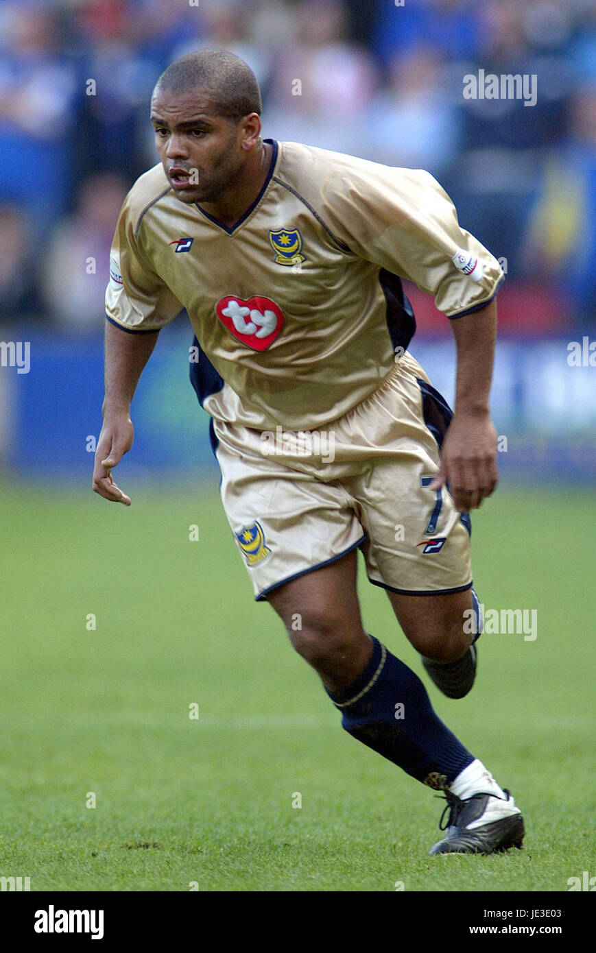 KEVIN HARPER PORTSMOUTH FC BESCOT STADIUM WALSALL ENGLAND 05 April 2003 Stock Photo