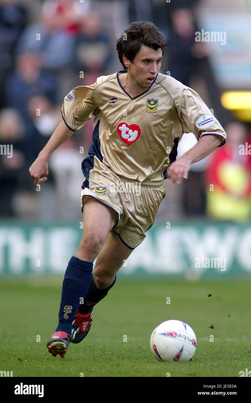 SVETOSLAV TODOROV PORTSMOUTH FC BESCOT STADIUM WALSALL ENGLAND 05 April ...