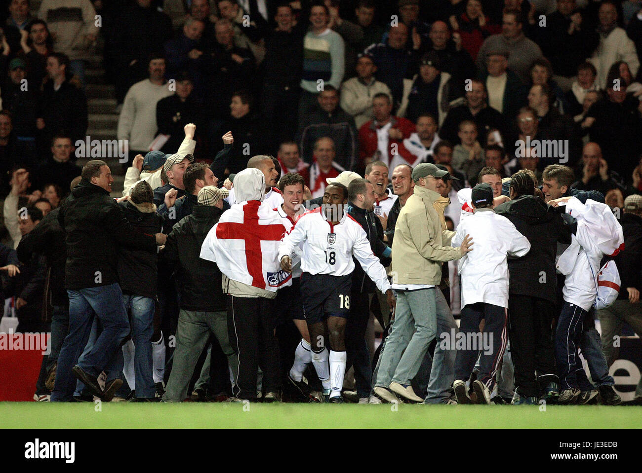 DARRIUS VASSELL EMERGES ENGLAND V TURKEY THE STADIUM OF LIGHT SUNDERLAND 02 April 2003 Stock Photo