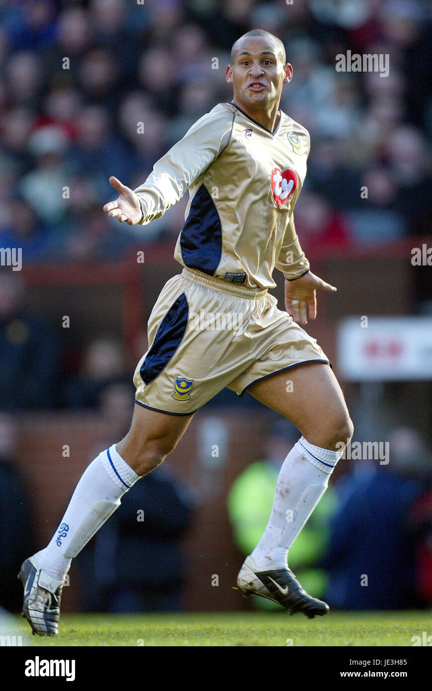 NIGEL QUASHIE PORTSMOUTH FC OLD TRAFFORD MANCESTER 04 January 2003 Stock Photo