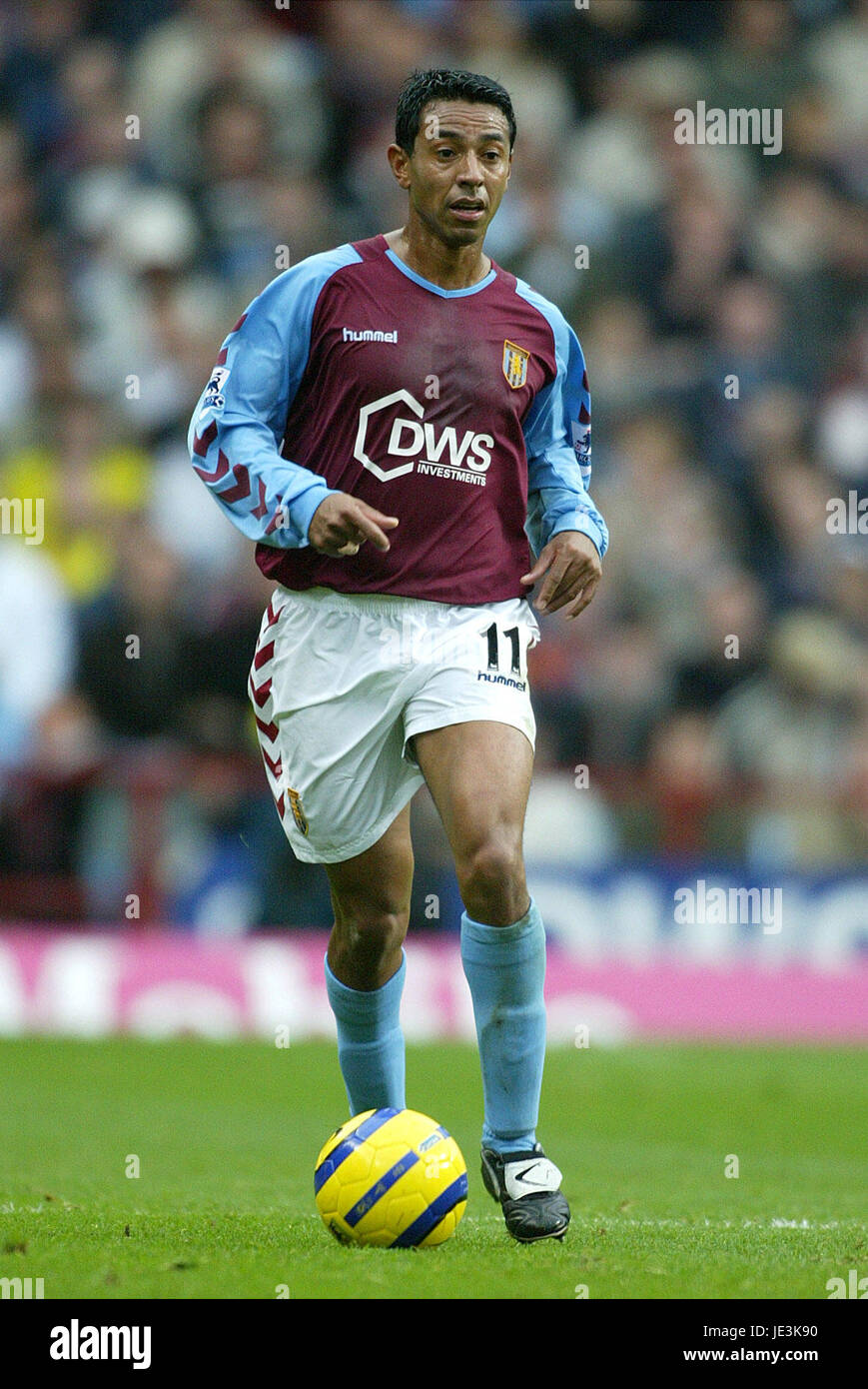NOLBERTO SOLANO ASTON VILLA FC VILLA PARK ASTON BIRMINGHAM ENGLAND 06  November 2004 Stock Photo - Alamy