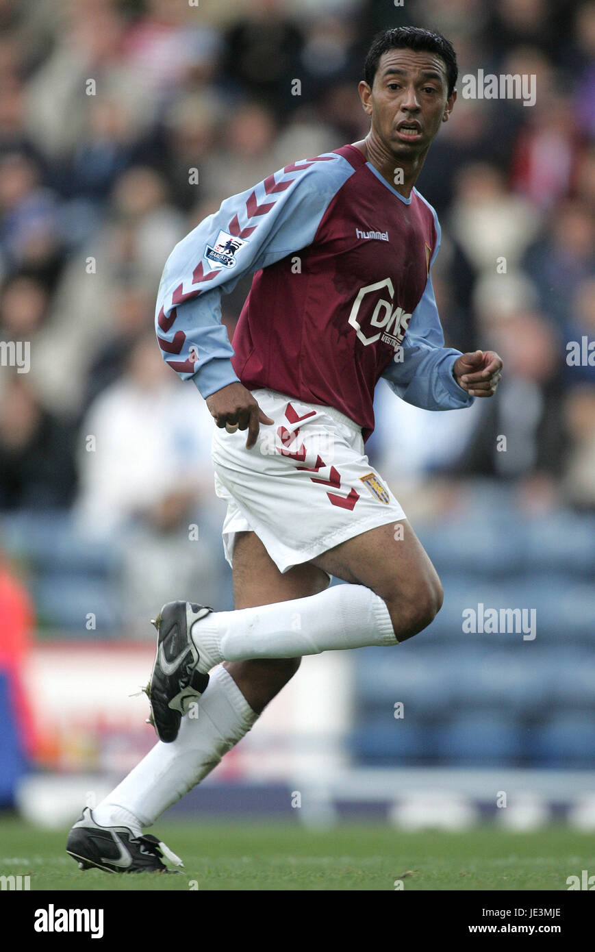 NOLBERTO SOLANO ASTON VILLA FC EWOOD PARK BLACKBURN ENGLAND 02 October 2004  Stock Photo - Alamy