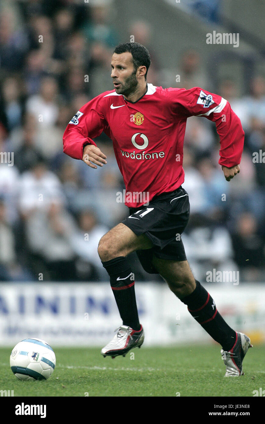 RYAN GIGGS MANCHESTER UNITED FC REEBOK STADIUM BOLTON ENGLAND 11 September  2004 Stock Photo - Alamy