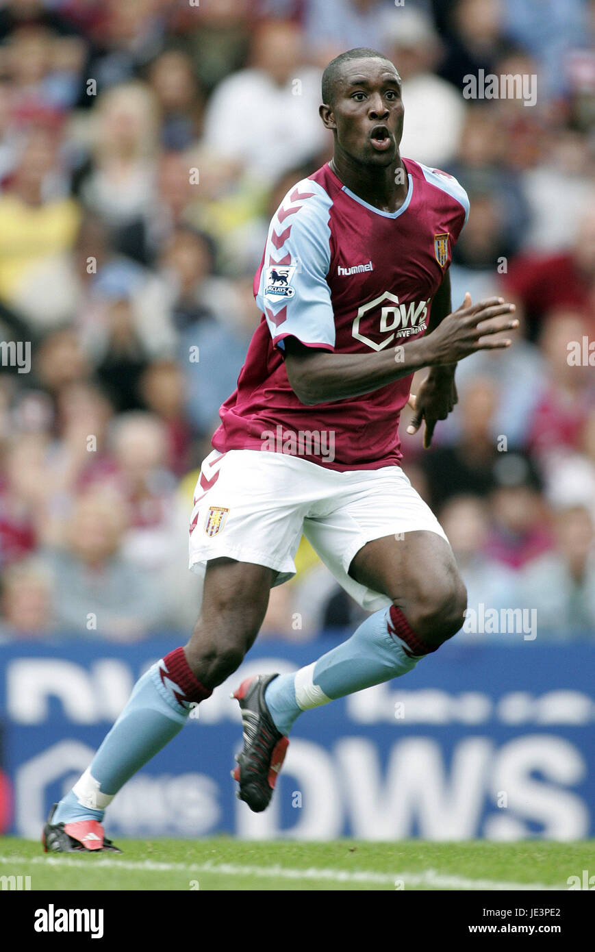 carlton-cole-aston-villa-fc-villa-park-birmingham-28-august-2004-JE3PE2.jpg