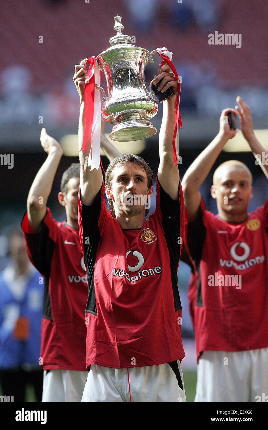 GARY NEVILLE MANCHESTER UTD FA CUP WINNERS MILLENIUM STADIUM CARDIFF