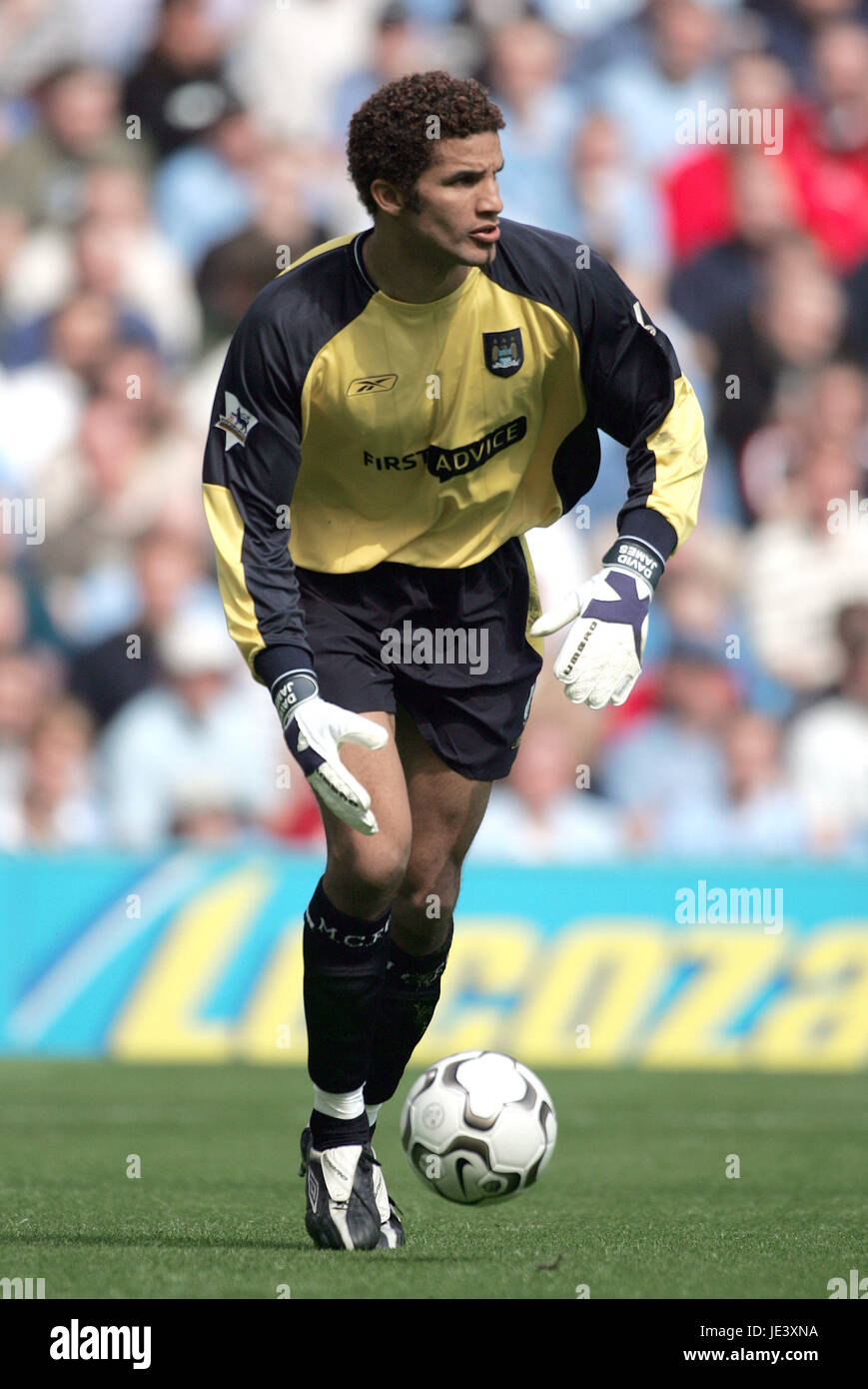 DAVID JAMES MANCHESTER CITY FC THE CITY OF MANCHESTER STADIUM MANCHESTER ENGLAND 01 May 2004 Stock Photo