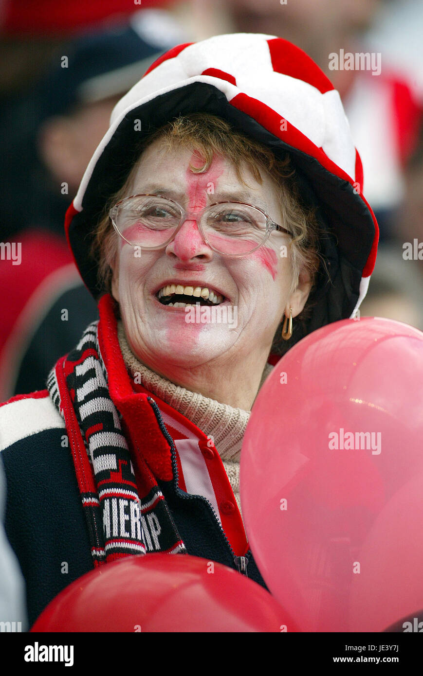 SUNDERLAND FAN SUNDERLAND V MILLWALL OLD TRAFFORD MANCHESTER ENGLAND 03 April 2004 Stock Photo