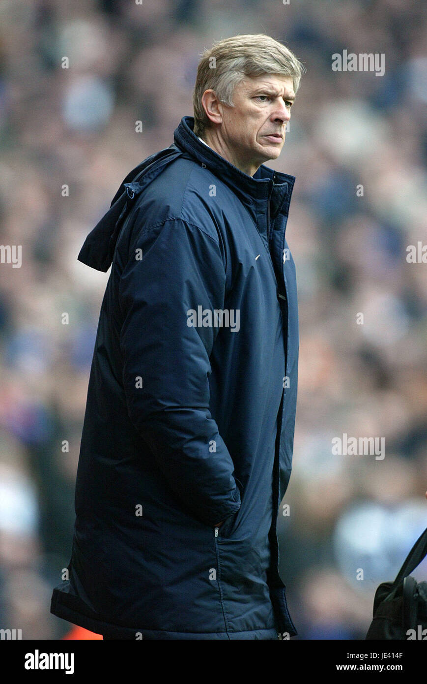 ARSENE WENGER ARSENAL FC MANAGER HIGHBURY LONDON ENGLAND 15 February 2004 Stock Photo