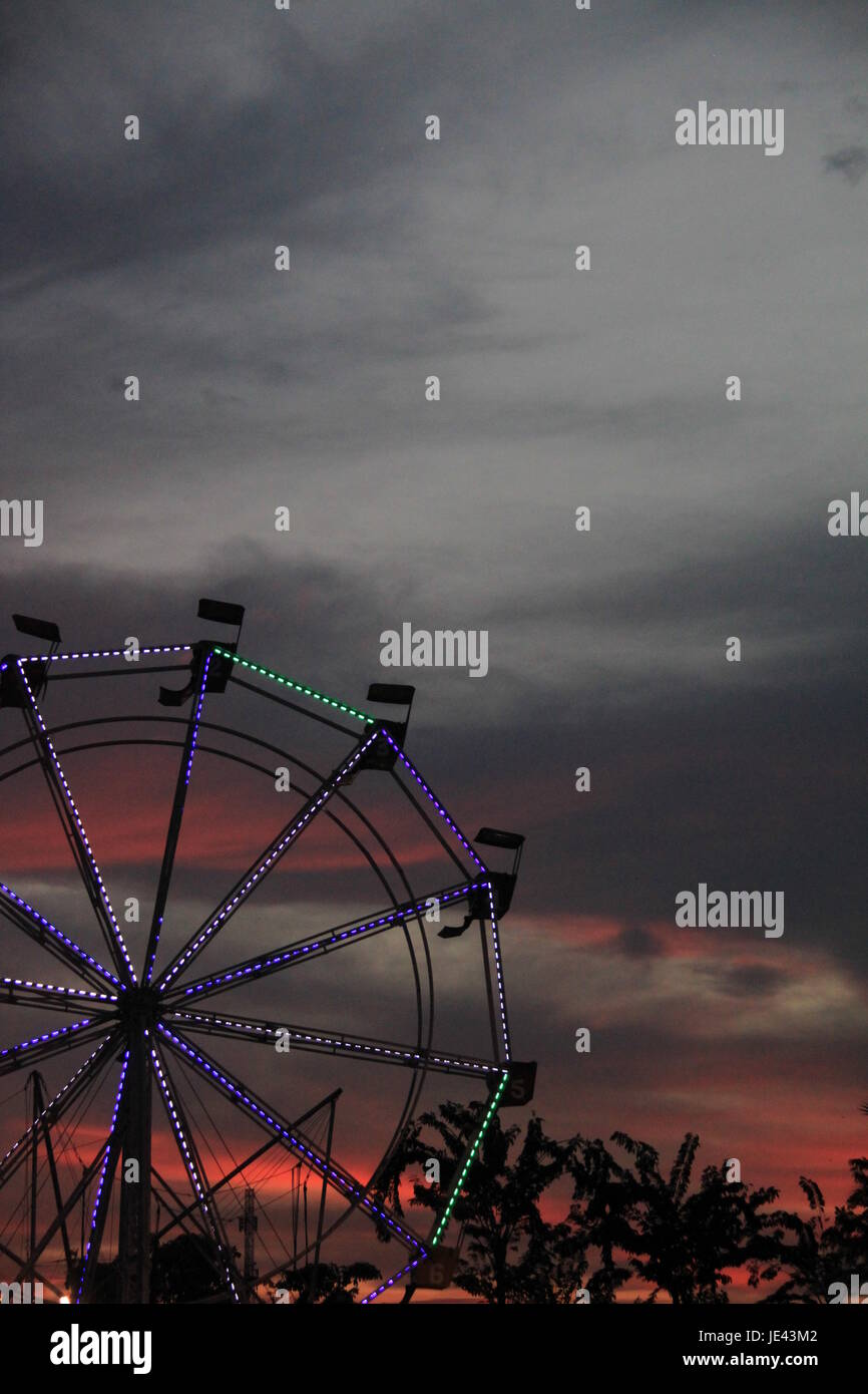 Ferris Wheel with Beautiful Sky Stock Photo - Alamy