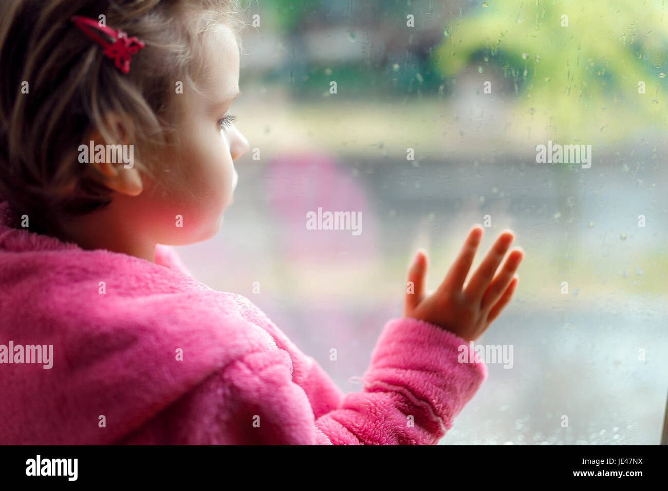 Page 6 Girl Hand Rain Window High Resolution Stock Photography And Images Alamy