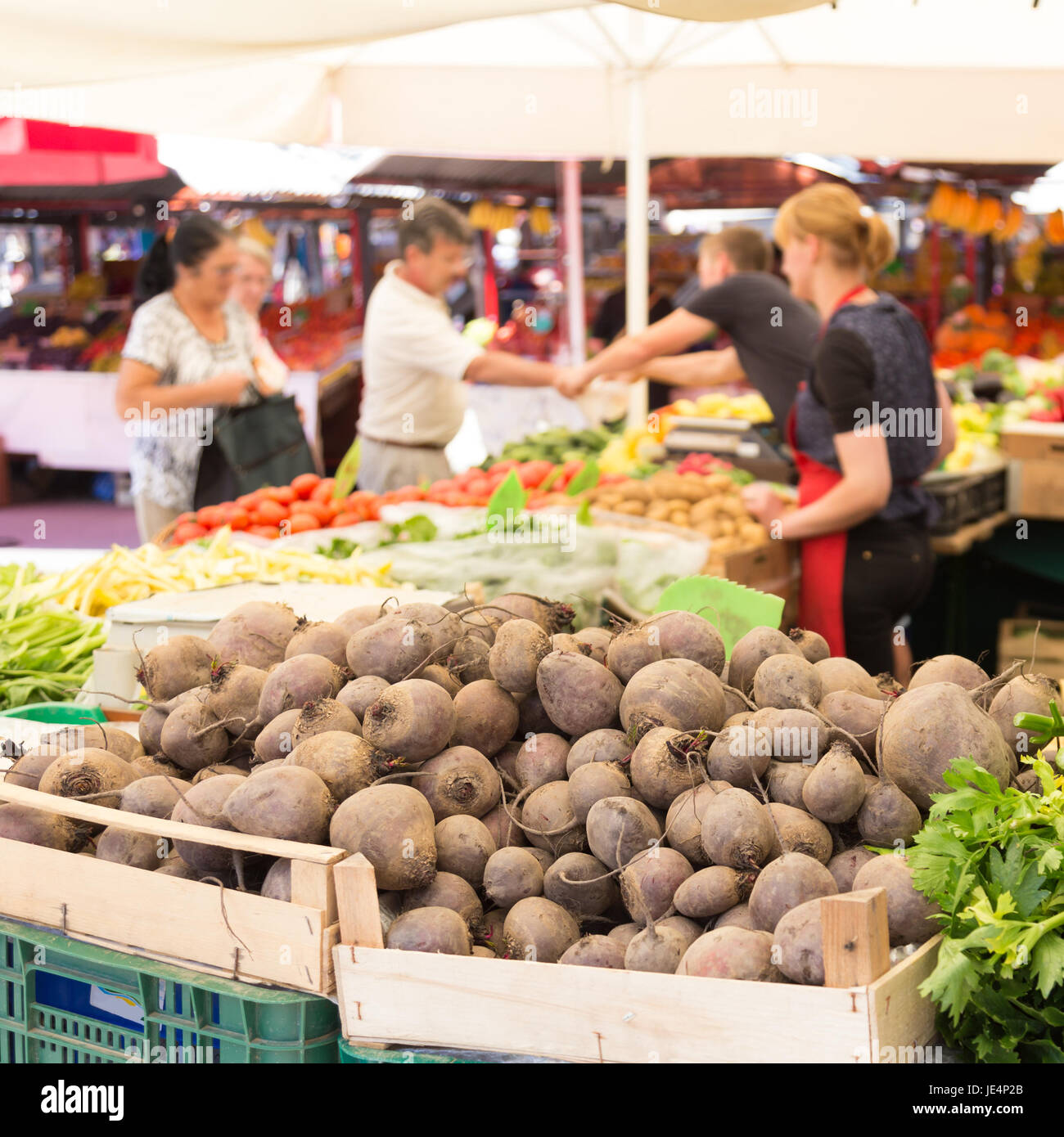 Farmers' market stall with variety of organic vegetable Stock Photo - Alamy