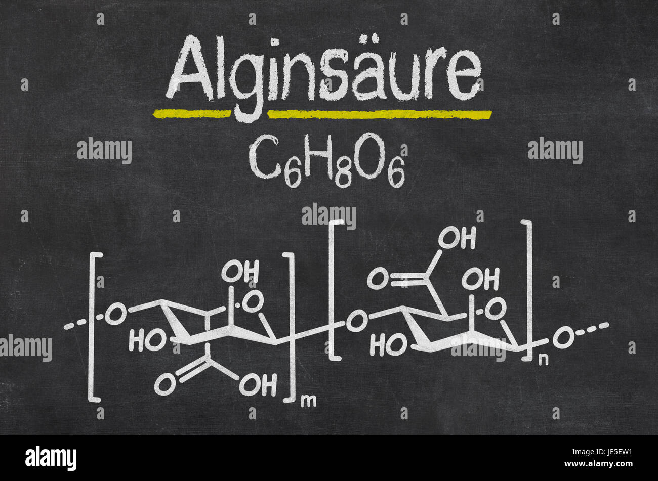 Schiefertafel mit der chemischen Formel von Alginsäure Stock Photo