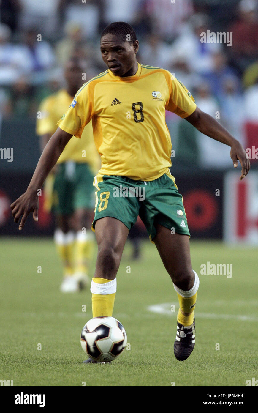 SIYABONGO SIPHIKA SOUTH AFRICA HOME DEPOT CENTRE CARSON LA USA 08 July 2005 Stock Photo Alamy