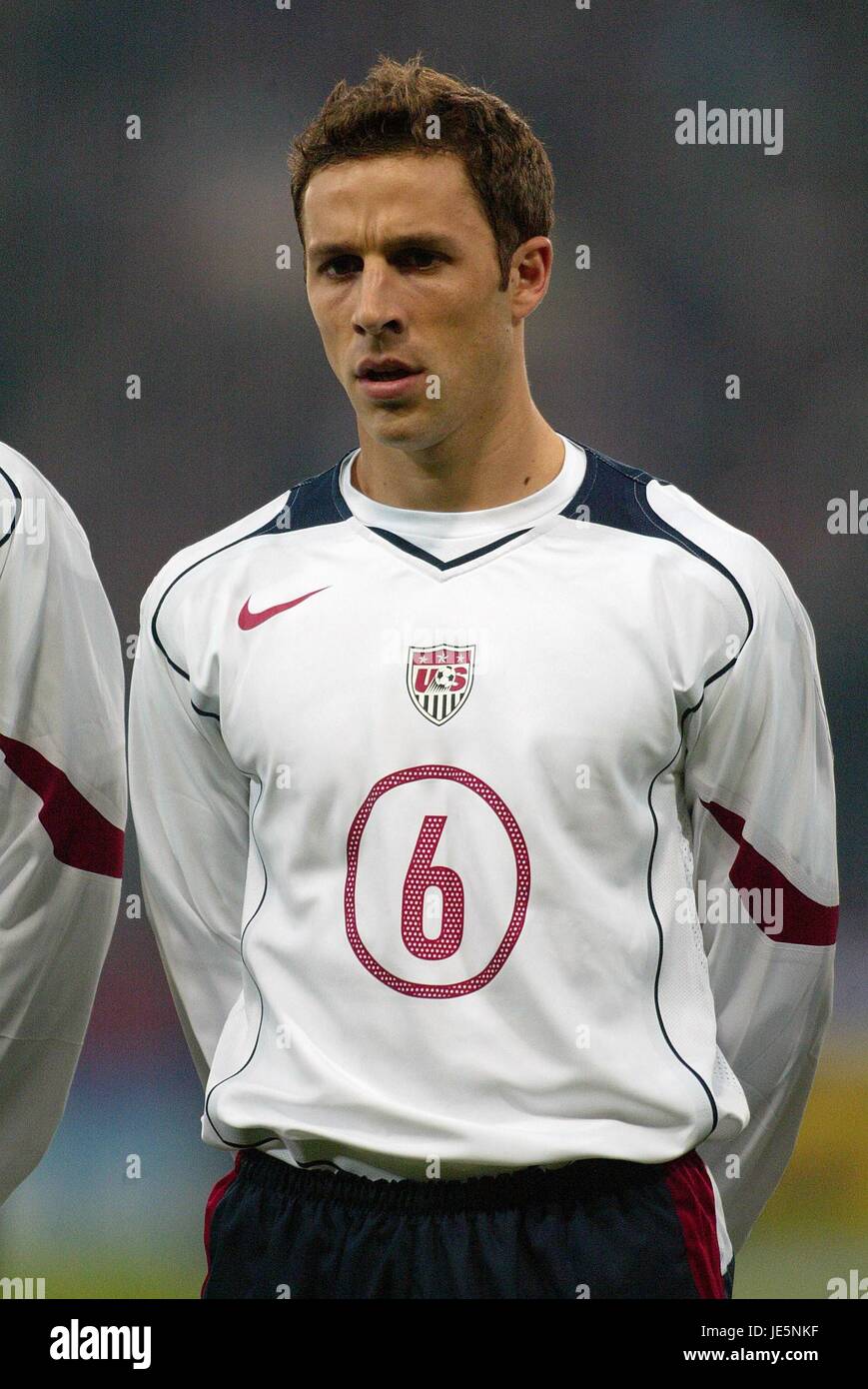 STEVE CHERUNDOLO USA & HANNOVER 96 HAMPDEN PARK GLASGOW SCOTLAND 12 November 2005 Stock Photo