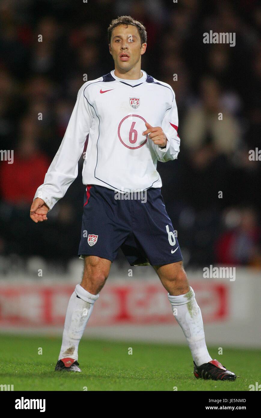 STEVE CHERUNDOLO USA & HANNOVER 96 HAMPDEN PARK GLASGOW SCOTLAND 12 November 2005 Stock Photo