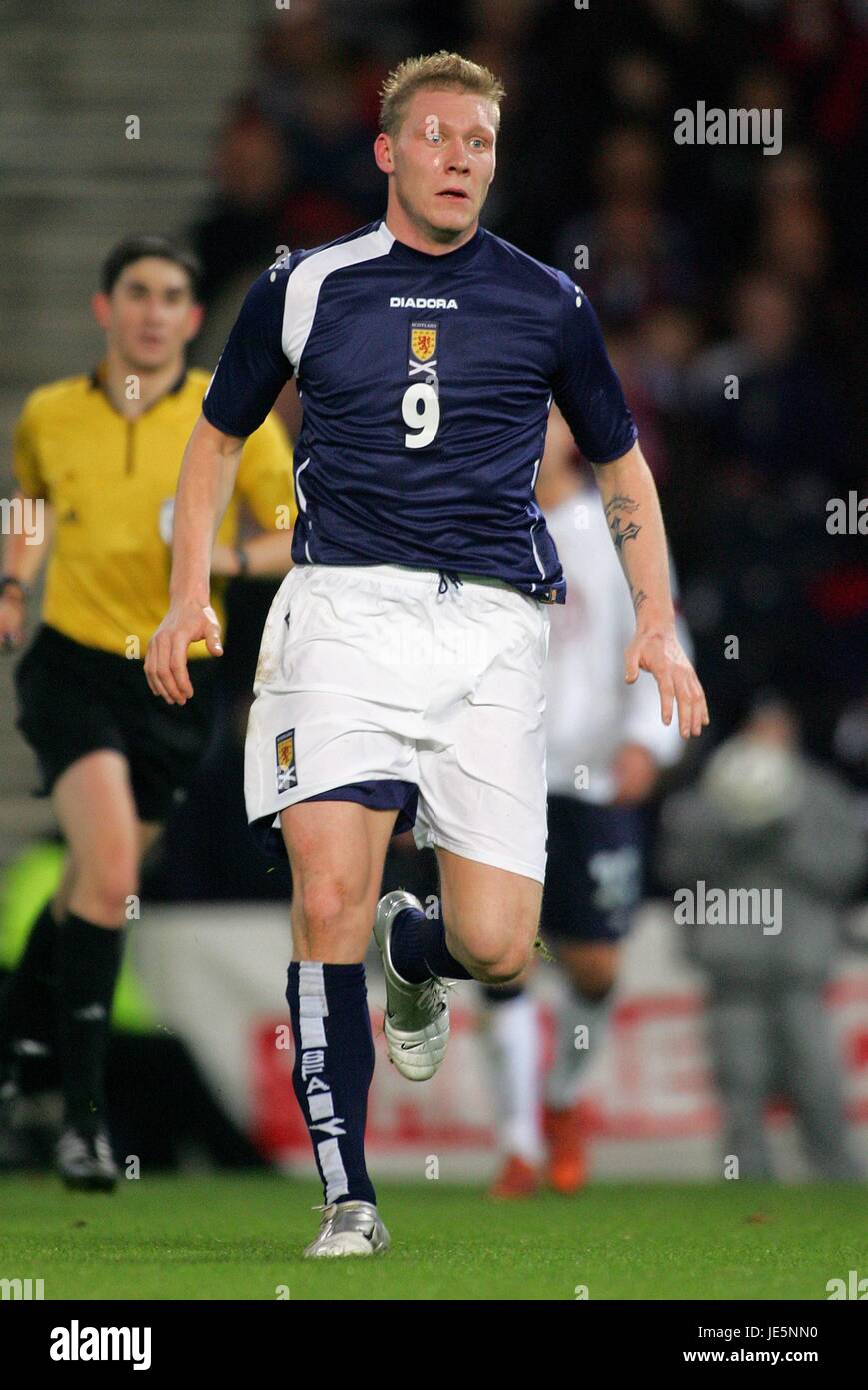 GARRY O'CONNOR SCOTLAND & HIBERNIAN FC HAMPDEN PARK GLASGOW SCOTLAND 12 November 2005 Stock Photo