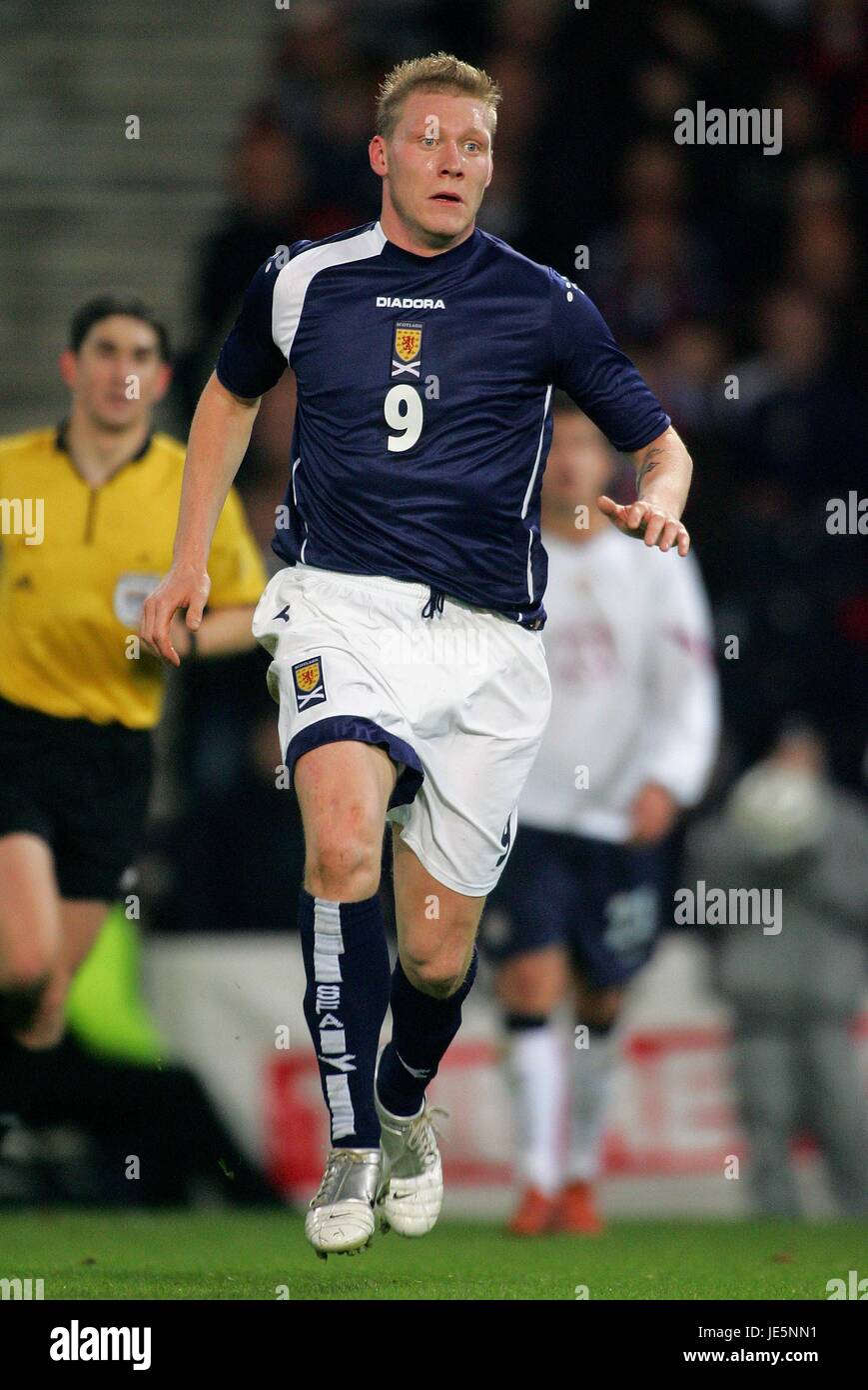 GARRY O'CONNOR SCOTLAND & HIBERNIAN FC HAMPDEN PARK GLASGOW SCOTLAND 12 November 2005 Stock Photo