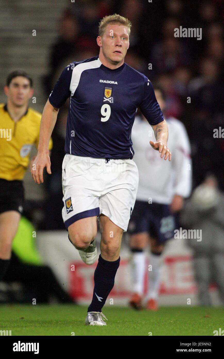 GARRY O'CONNOR SCOTLAND & HIBERNIAN FC HAMPDEN PARK GLASGOW SCOTLAND 12 November 2005 Stock Photo