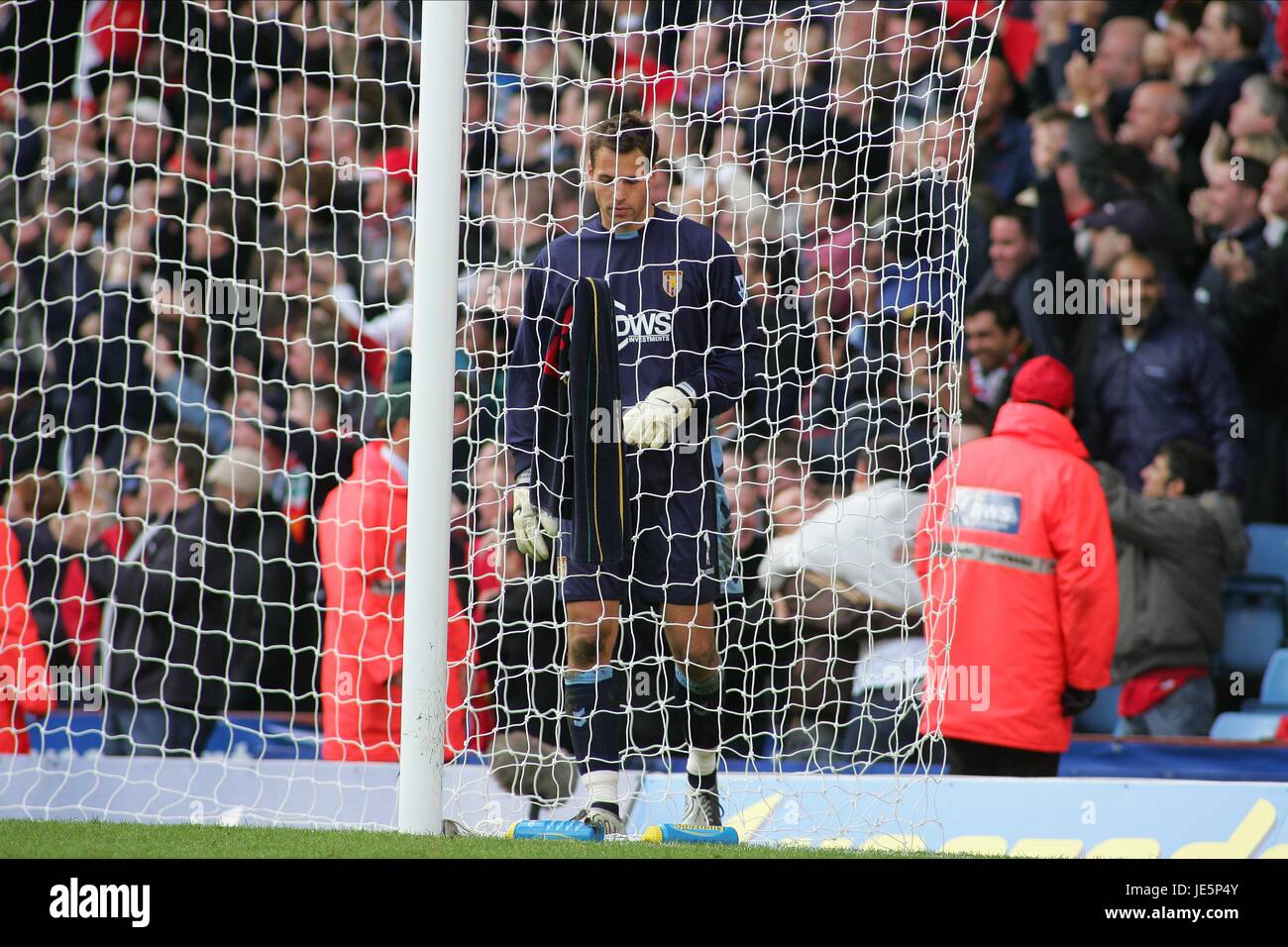 THOMAS SORENSEN ASTON VILLA V LIVERPOOL VILLA PARK BIRMINGHAM ENGLAND 05 November 2005 Stock Photo