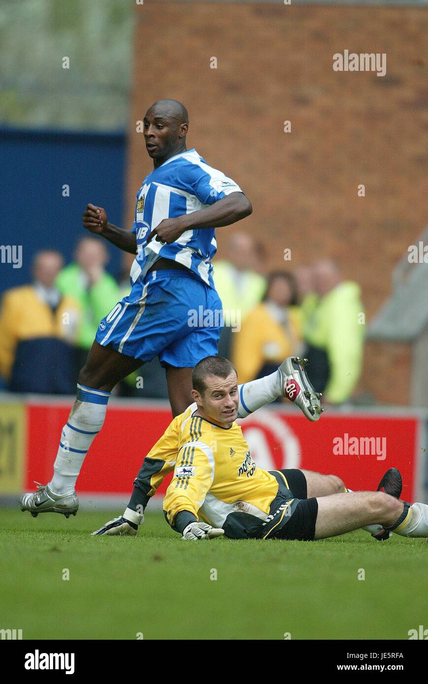 J ROBERTS & S GIVEN WIGAN ATHLETIC V NEWCASTLE UNI 15 October 2005 Stock Photo