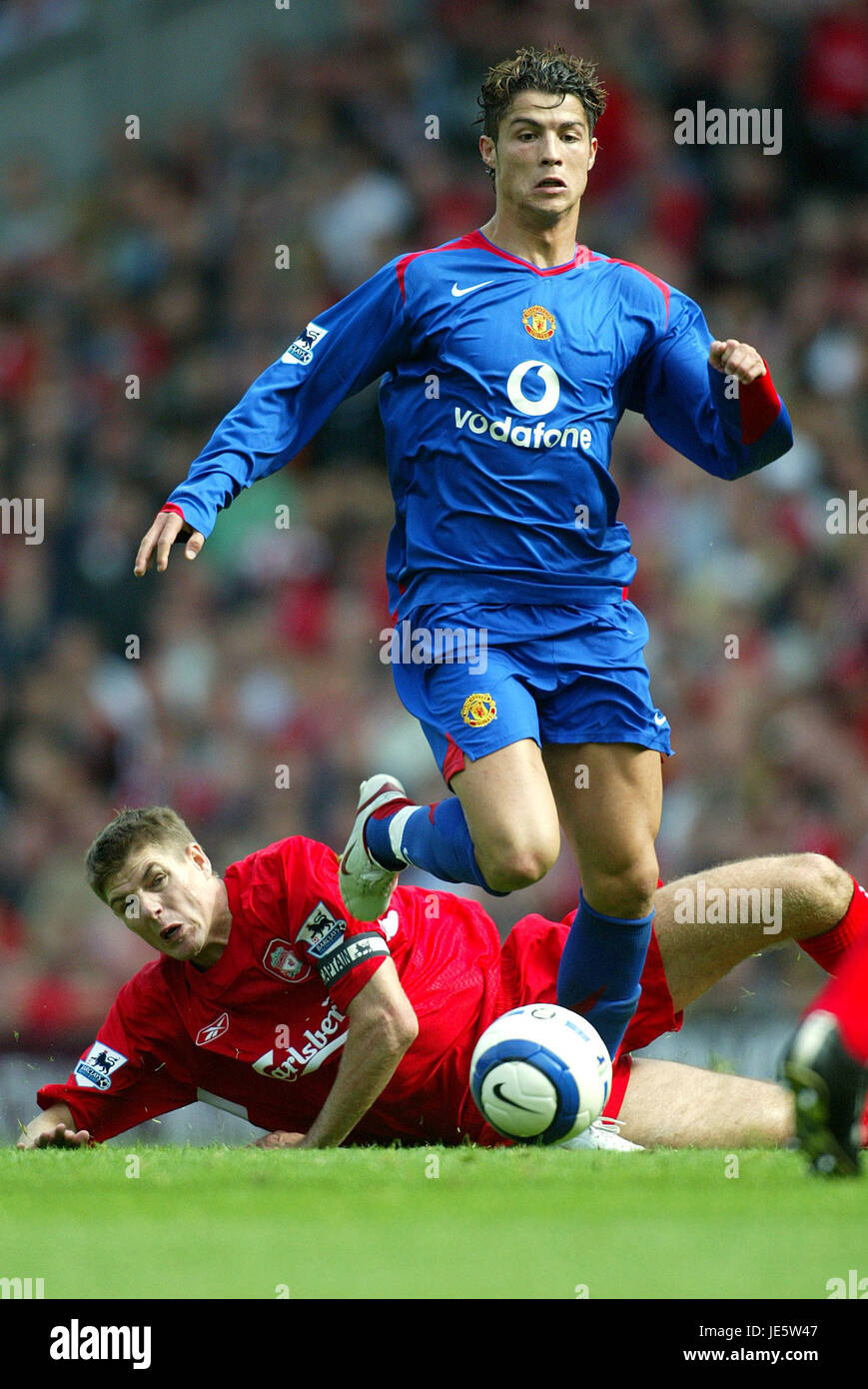 S GERRARD & CHRISTIANO RONALDO LIVERPOOL V MANCHESTER UNITED ANFIELD LIVERPOOL ENGLAND 18 September 2005 Stock Photo