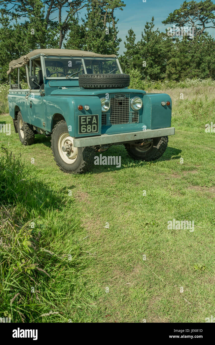 uit Gedragen basketbal Land rover 109 hi-res stock photography and images - Page 2 - Alamy