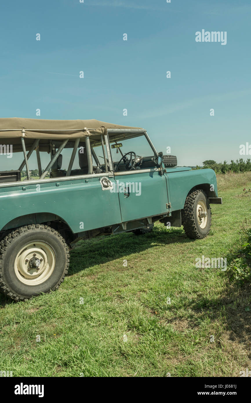 Land rover 109 hi-res stock photography and images - Alamy