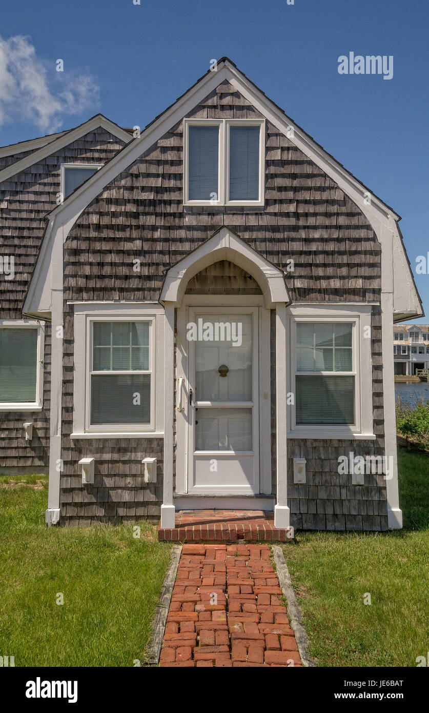 Small traditional cottage on Cape Cod, MA Stock Photo Alamy
