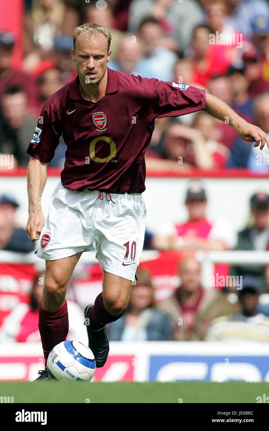 DENNIS BERGKAMP ARSENAL FC HIGHBURY LONDON ENGLAND 14 August 2005 Stock ...