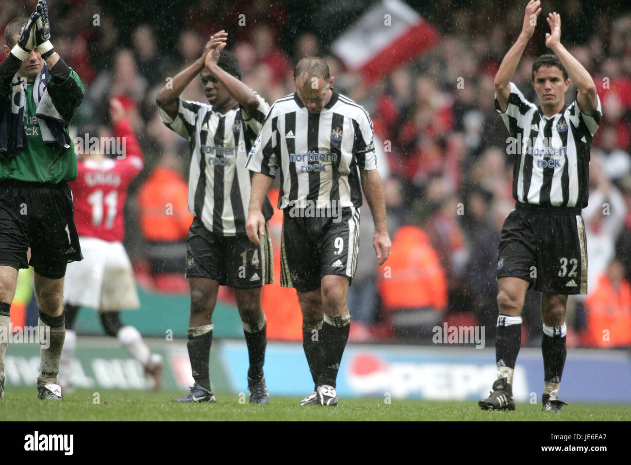 Manchester united 2005 dejected hi-res stock photography and images - Alamy