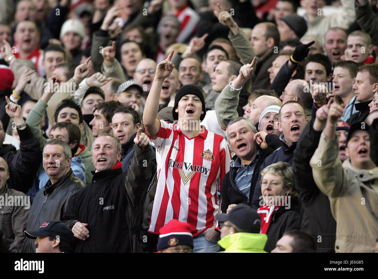 Football fans chanting hires stock photography and images Alamy