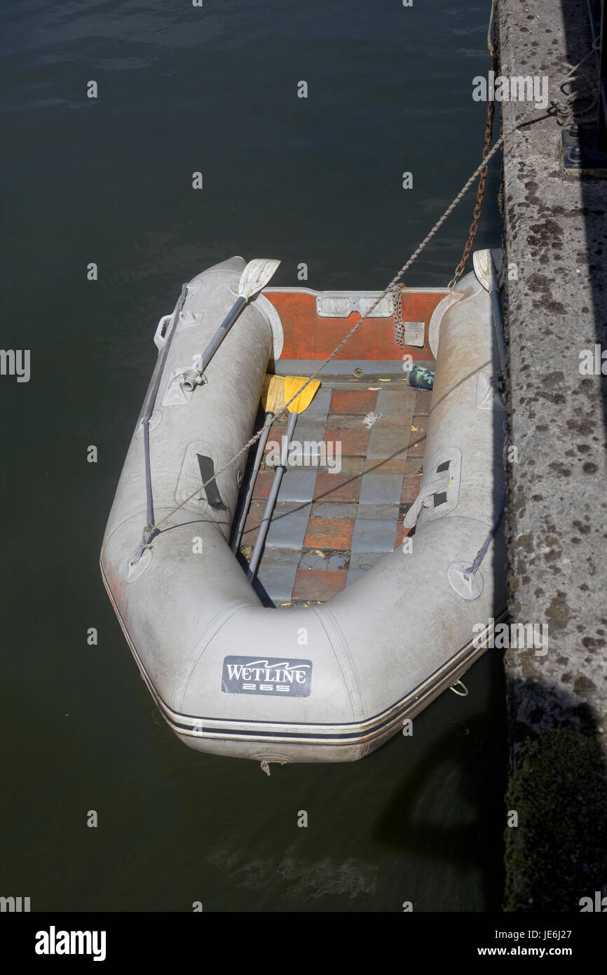 Dinghy rubber hires stock photography and images Alamy