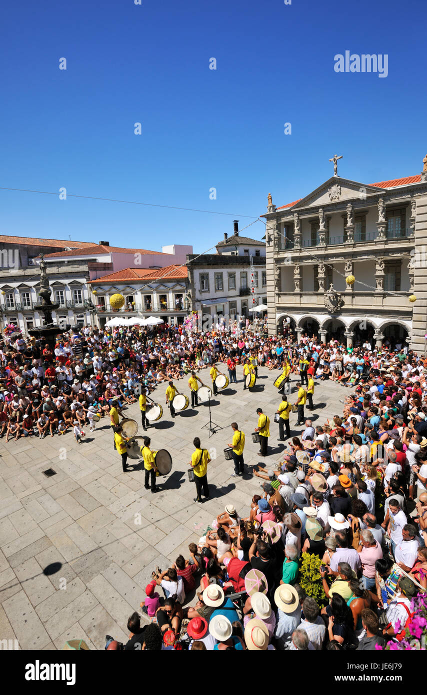 Traditional drummers (Zes Pereiras) acting during the Our Lady of Agony Festivities, the biggest traditional festival in Portugal. Viana do Castelo. Stock Photo