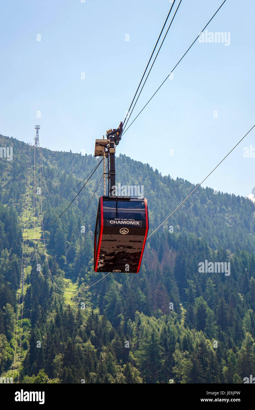 Aiguille du midi cable car hi-res stock photography and images - Alamy