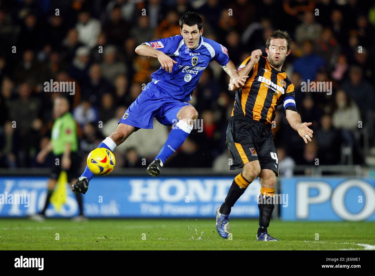 STEVEN THOMPSON & IAN ASHBEE HULL CITY V CARDIFF CITY K.C. STADIUM HULL ENGLAND 16 December 2006 Stock Photo