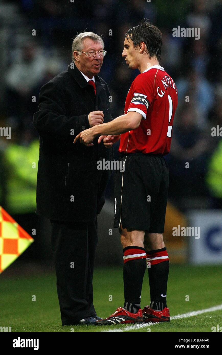 Gary neville and sir alex ferguson hi-res stock photography and images ...