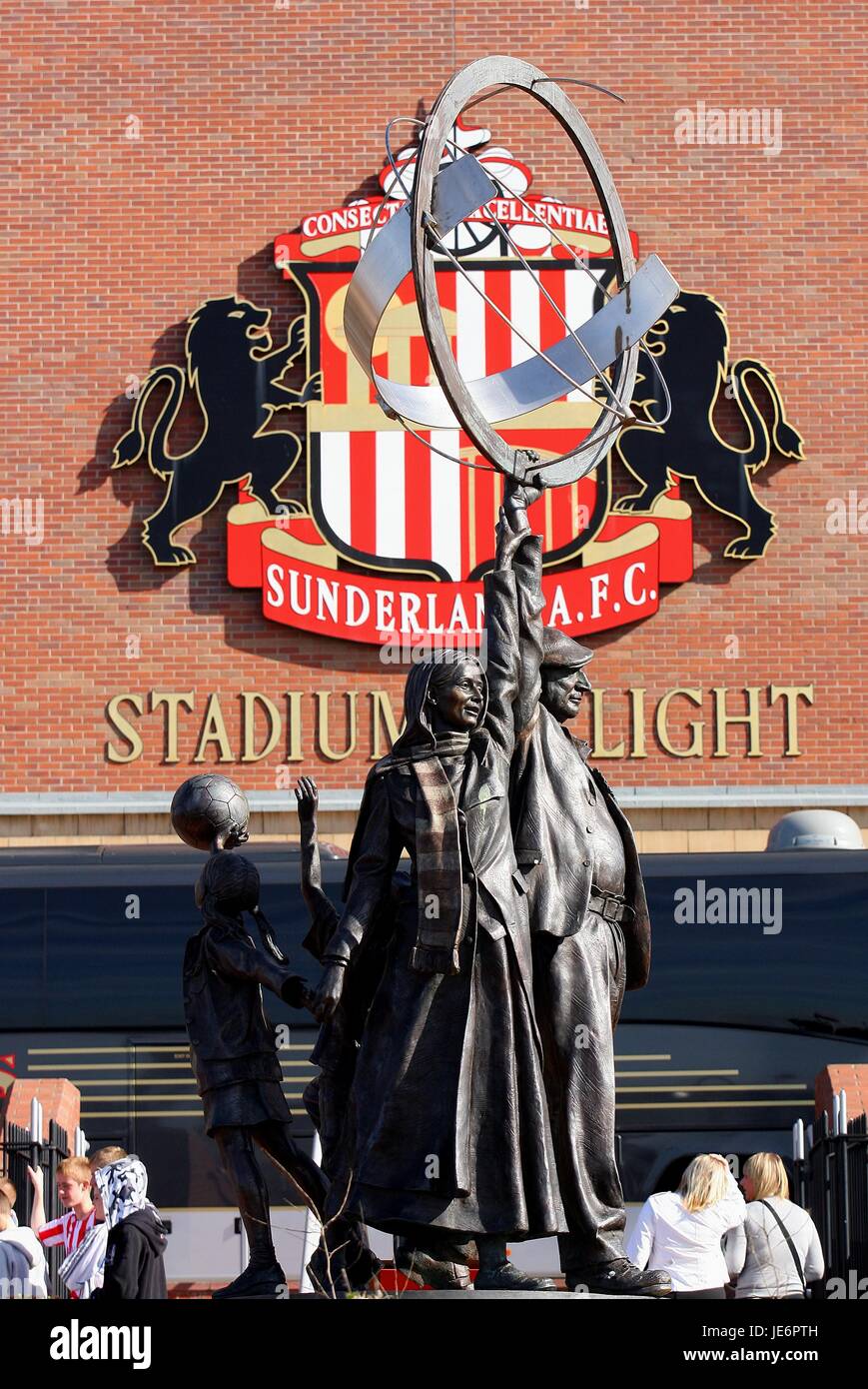 STATUE OUTSIDE STADIUM STADIUM OF LIGHT SUNDERLAND STADIUM OF LIGHT
