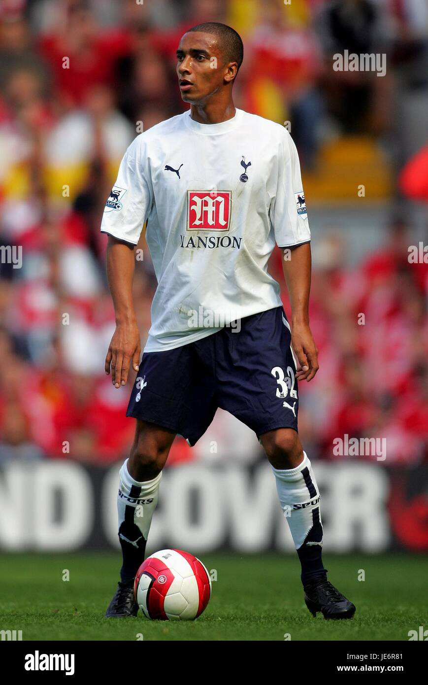 BENOIT ASSOU-EKOTTO TOTTENHAM HOTSPUR FC ANFIELD LIVERPOOL ENGLAND 23 September 2006 Stock Photo