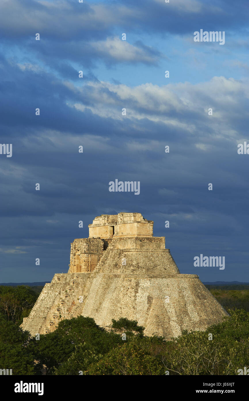 Mexico, Yucatan, Uxmal, ruin site, Maya's culture, UNESCO world heritage, pyramid of the magician, Stock Photo