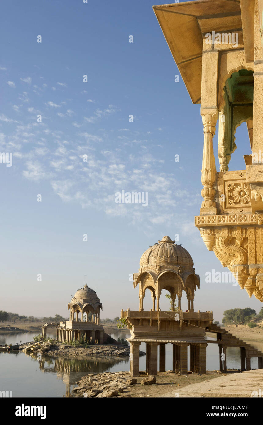 India, Rajasthan, Jaisalmer, Gadi Sagar See, temple and pavilion on the shore, Stock Photo